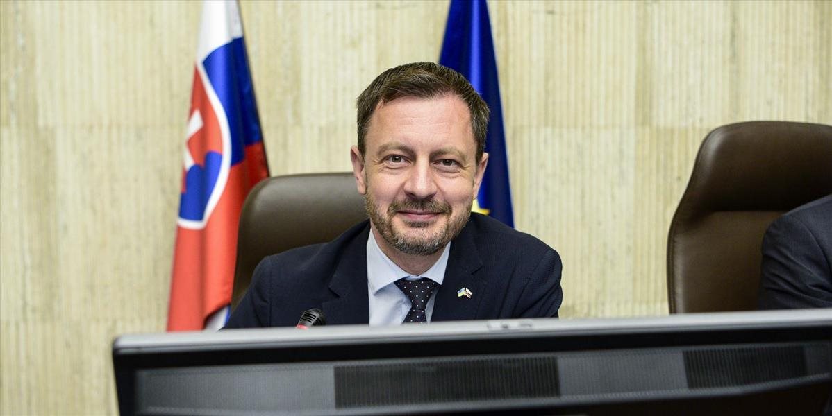 Premiér Heger telefonoval s nemeckým kancelárom, pozval ho na Slovensko