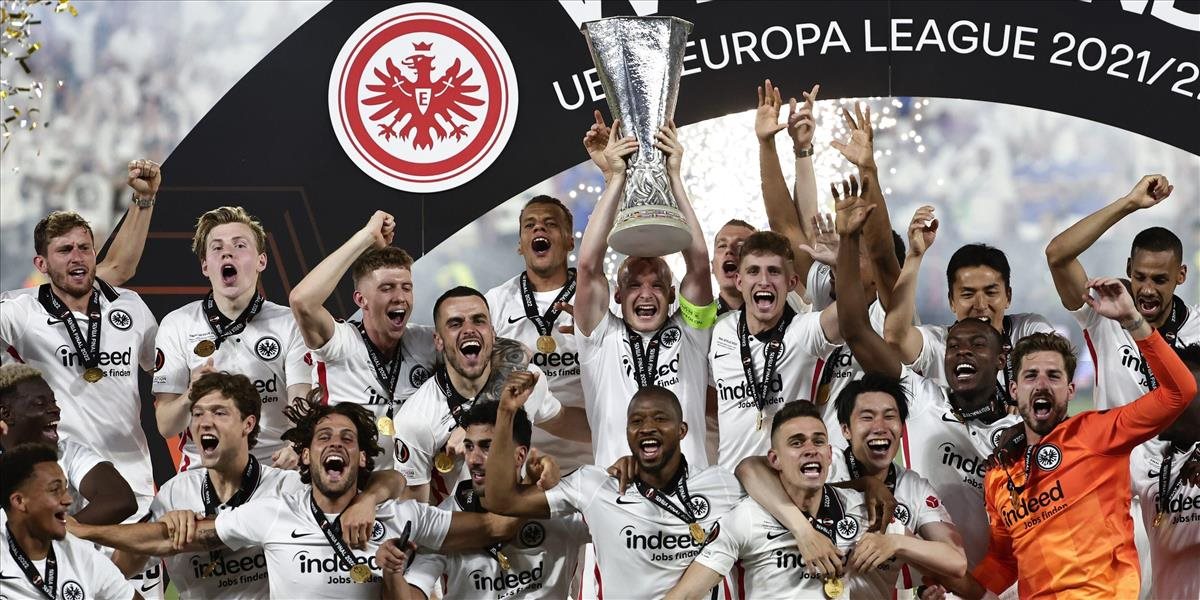 EL: Penaltový rozstrel doprial trofej Frankfurtu, rozhodujúcu penaltu nepremenil Ramsey