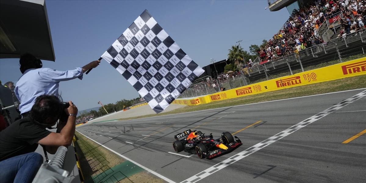 F1: Chaotické preteky v Barcelone! Leclerc preteky nedokončil a Verstappen napriek chybe nakoniec znova zvíťazil