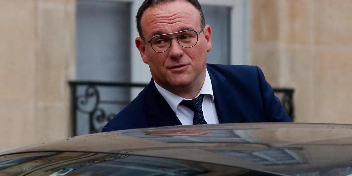 Minister novej francúzskej vlády odmieta obvinenia zo znásilnenia dvoch žien