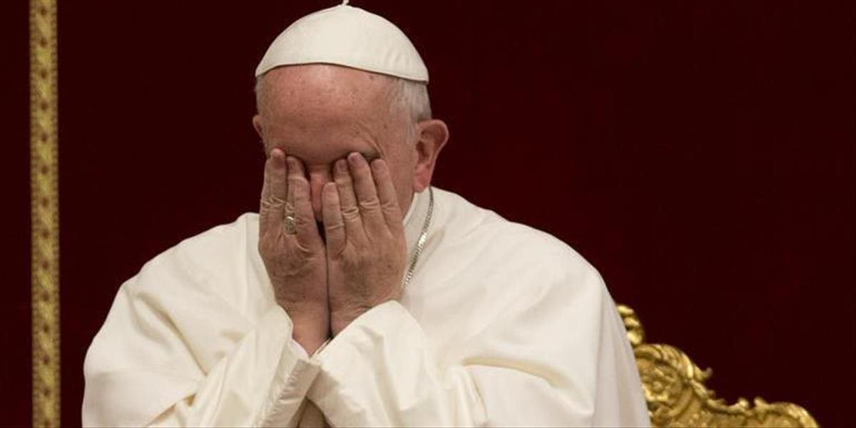 Pápež František v reakcii na masaker v Texase odsúdil obchodovanie so zbraňami