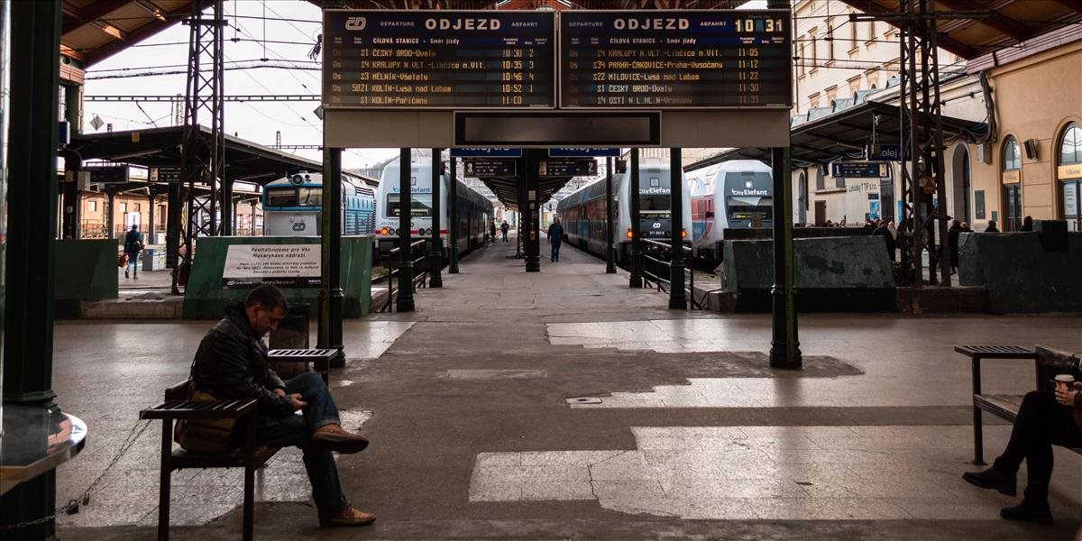 Praha vysťahuje Ukrajincov z hlavnej železničnej stanice