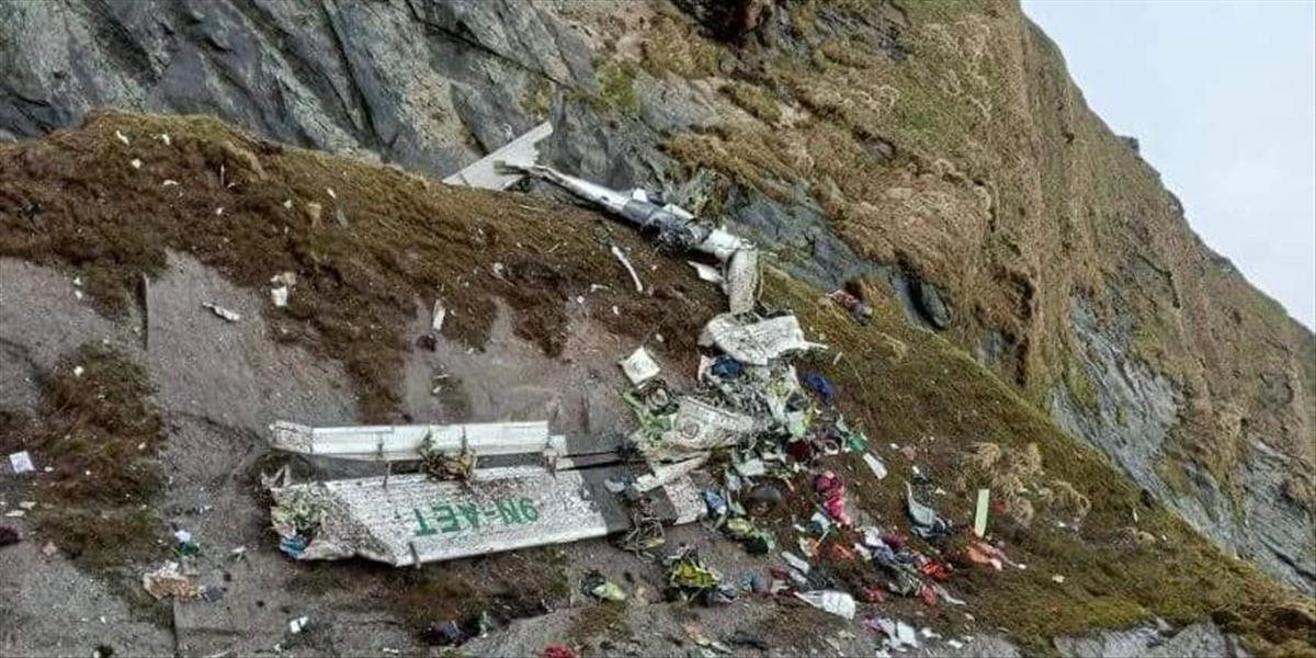 Našli všetkých 22 obetí havárie lietadla v Himalájach