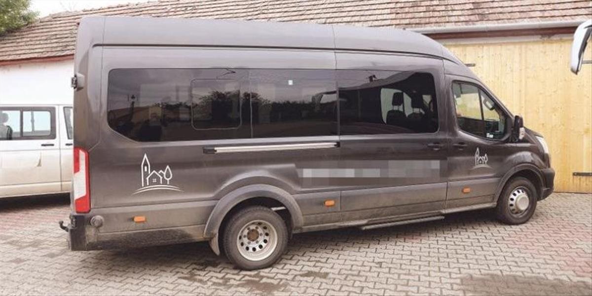 Škôlkárku zabudli v mikrobuse. Dievčatko zomrelo