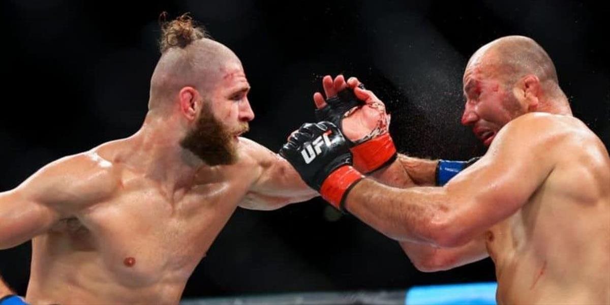 Fantastický Procházka prepísal históriu a stal sa šampiónom UFC!