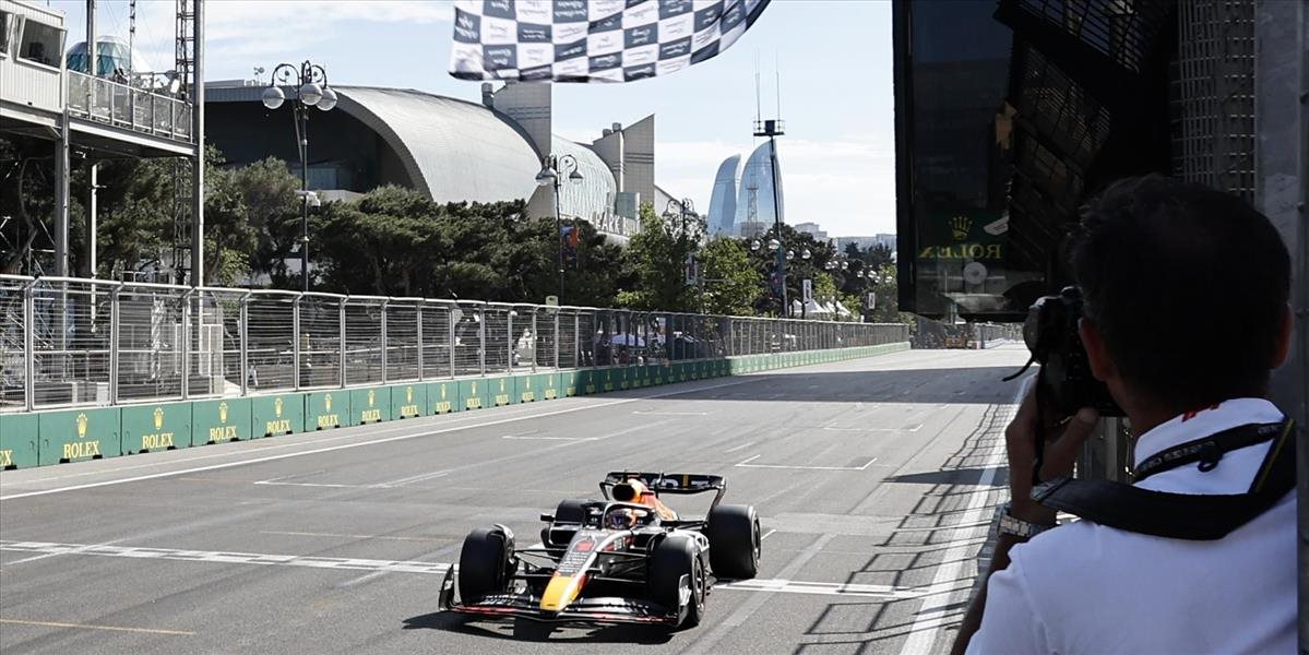 F1: Double Red Bullu na mestskej trati v Baku, katastrofálna nedeľa pre Ferrari