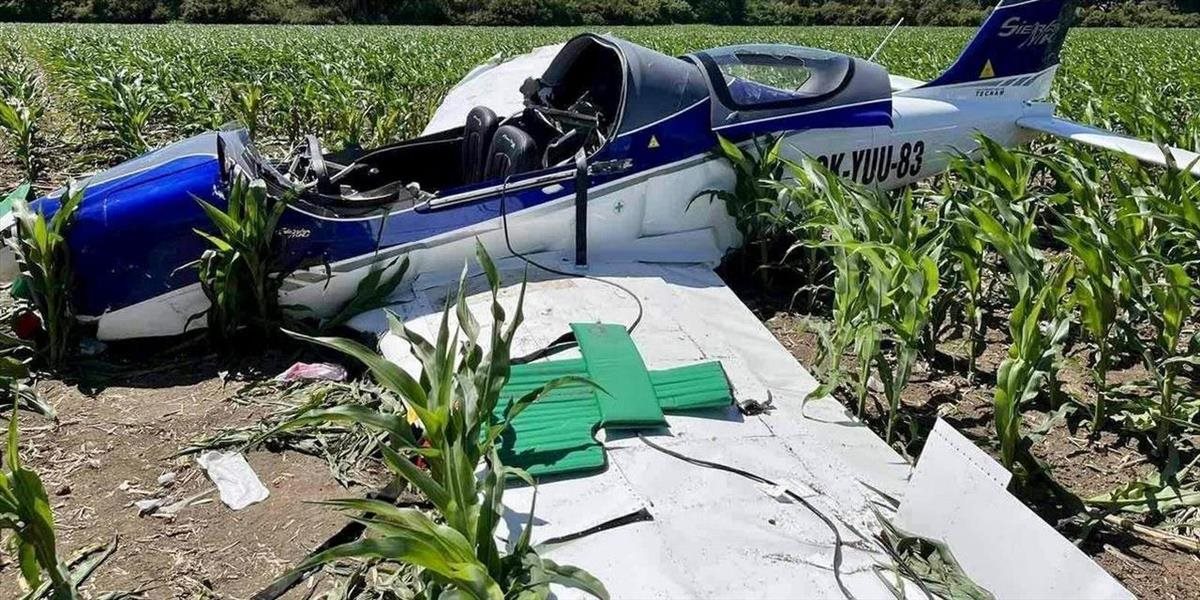 AKTUALIZÁCIA: Pri Nových Zámkoch spadlo lietadlo! Zomrela jedna osoba