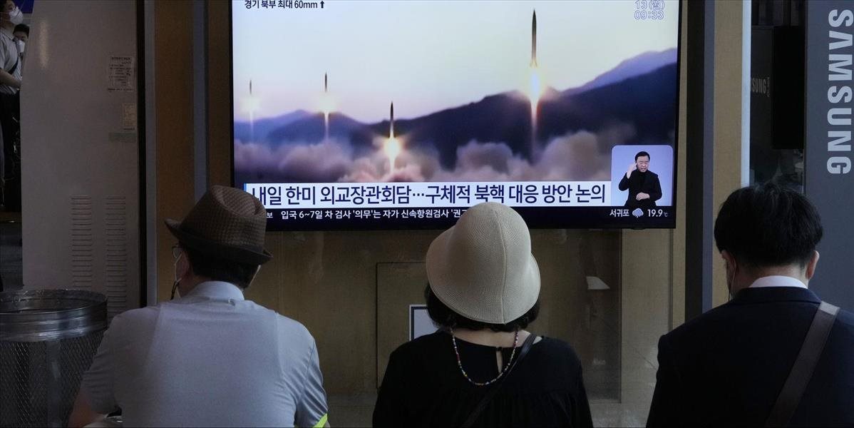 Severná Kórea odpálila do mora predpokladané delostrelecké strely
