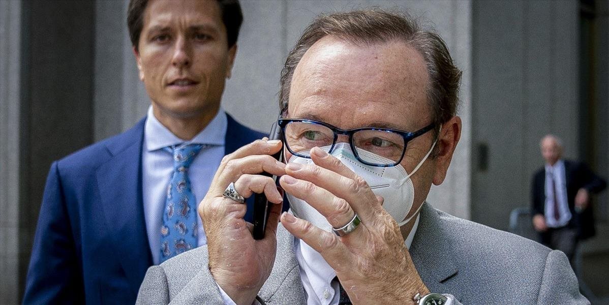 Americký herec Kevin Spacey už čoskoro predstúpi pred súd v Londýne
