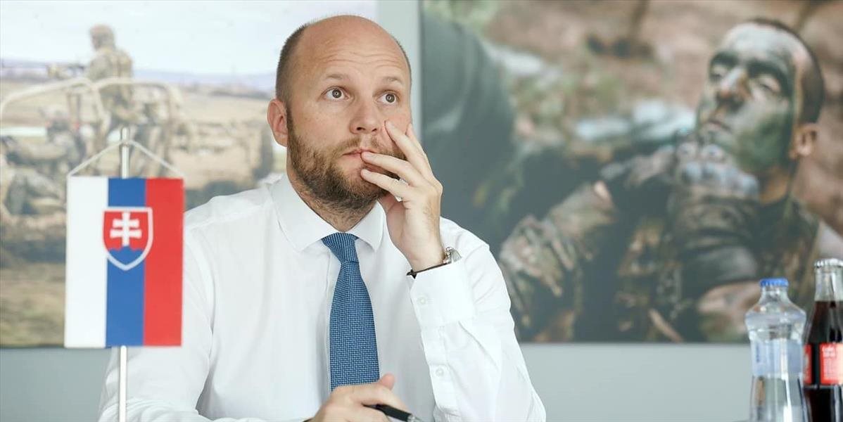 Slovensko darovalo Ukrajine päť vrtuľníkov, informoval o tom minister obrany