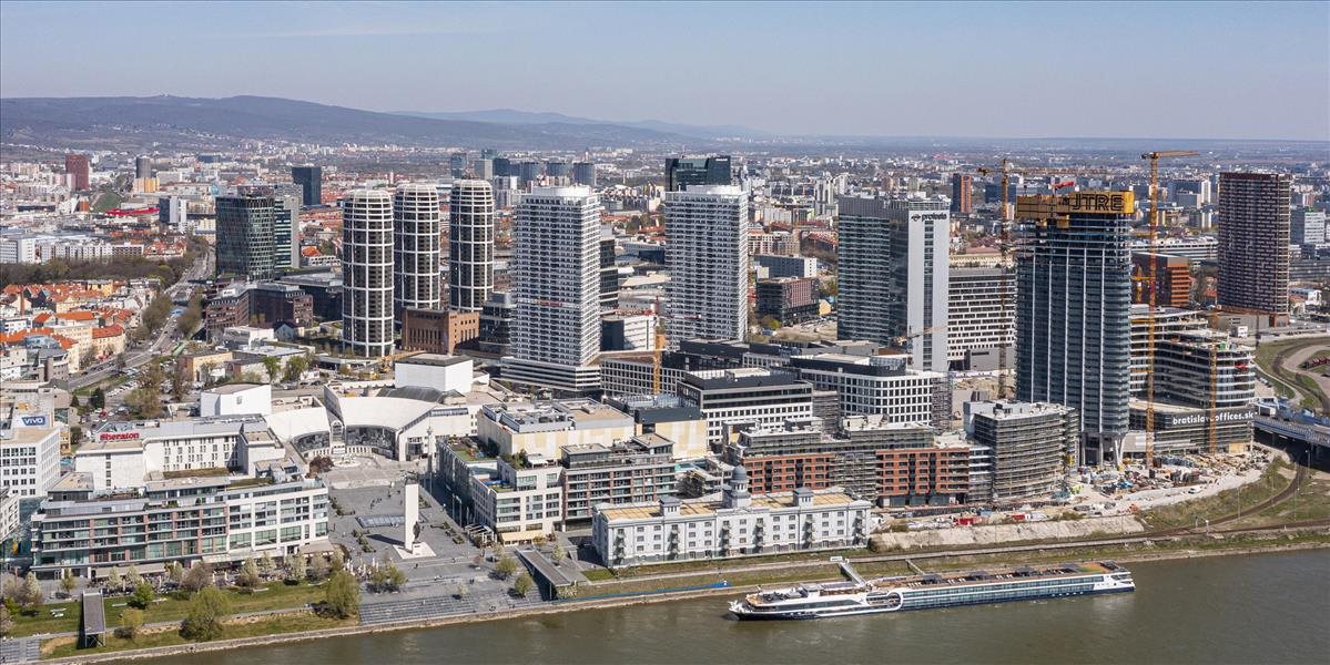 Na Slovensku vyrástla nová najvyššia budova. Koľko meria?