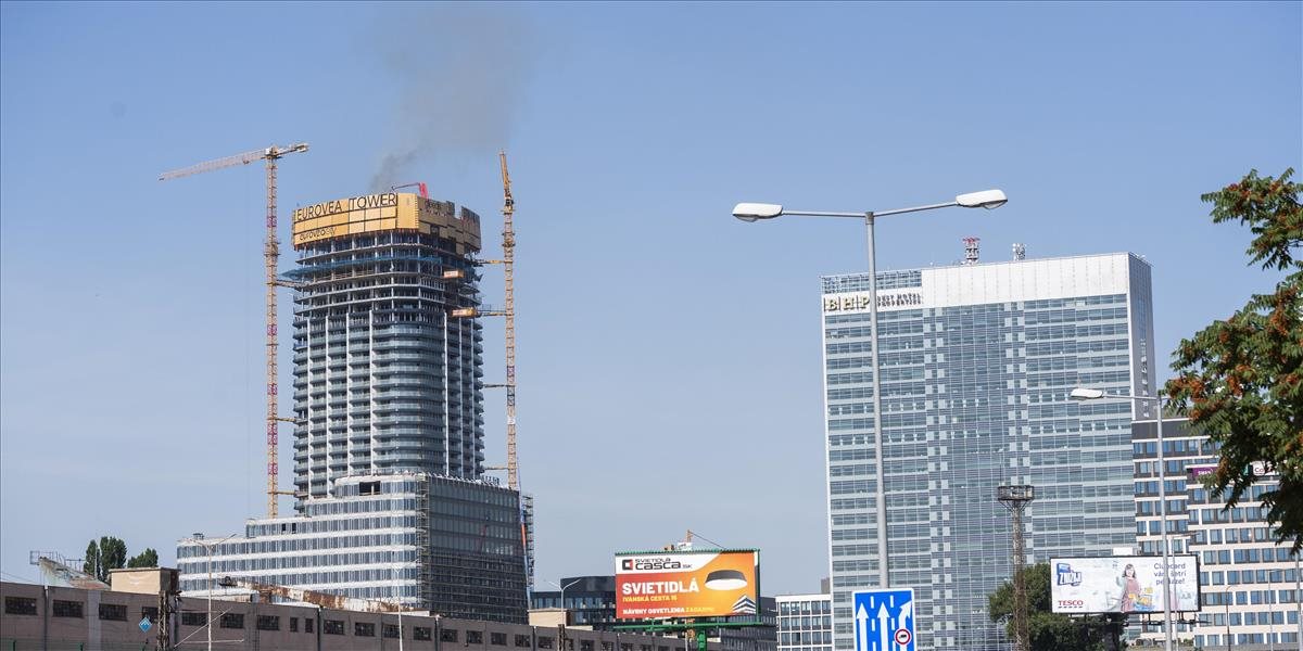 AKTUALIZÁCIA: Lokalizovali požiar rozostavaného mrakodrapu