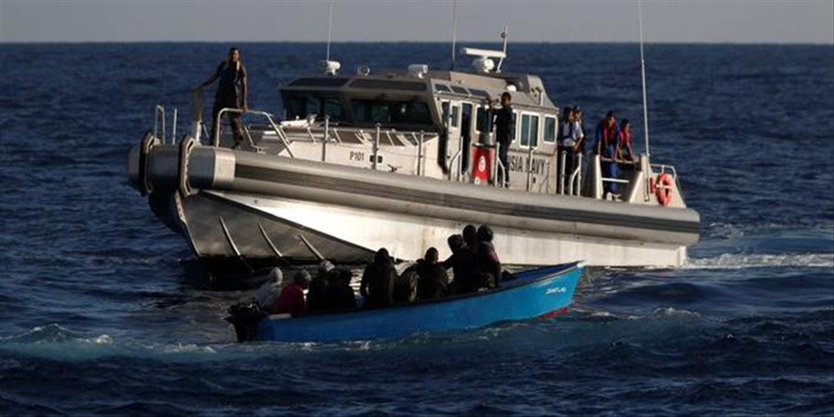 Pri brehoch Tuniska zachránili za jednu noc 455 migrantov