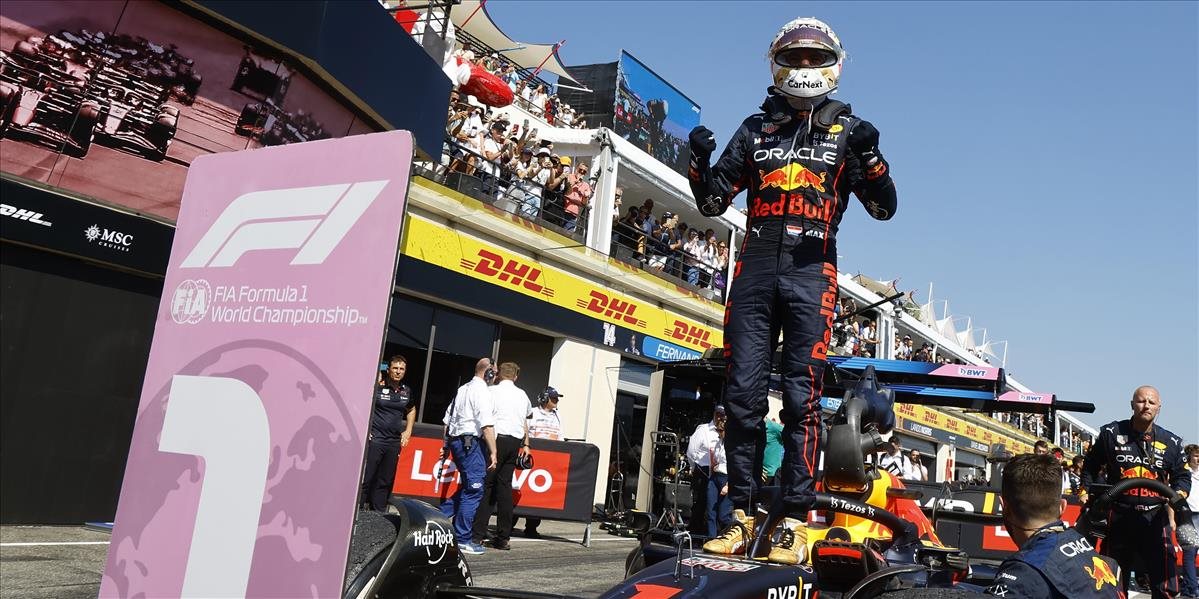 F1 Verstappen využil školácku chybu Leclerca a vyhral VC Francúzska