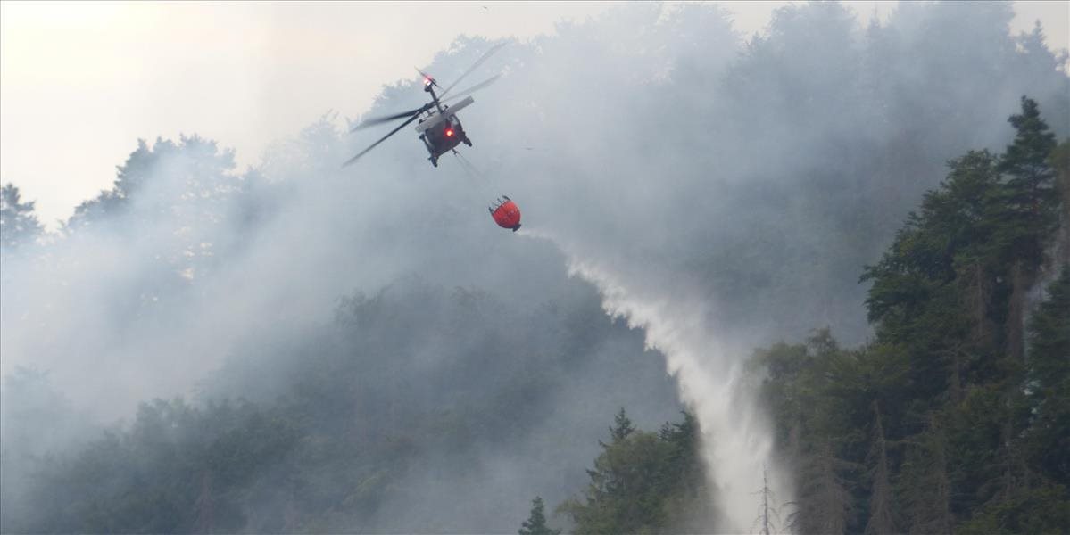 Slovensko vyslalo do Čiech vrtuľník na pomoc pri požiari v Českom Švajčiarsku