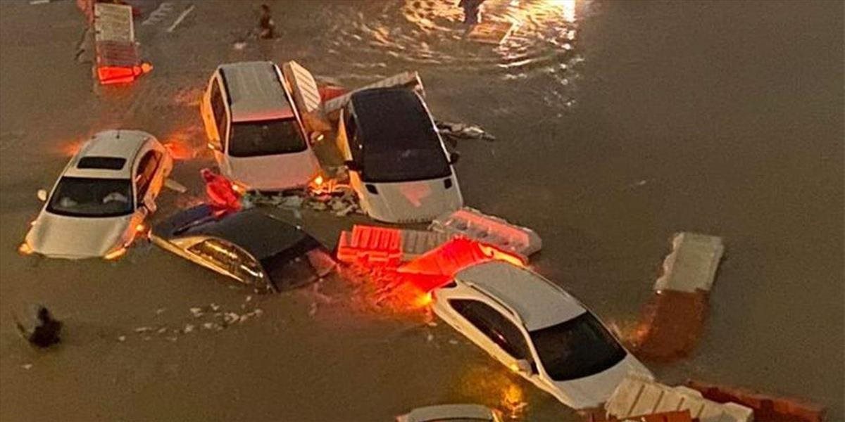 V dôsledku neobvyklých lejakov a záplav zahynulo v SAE najmenej sedem ľudí