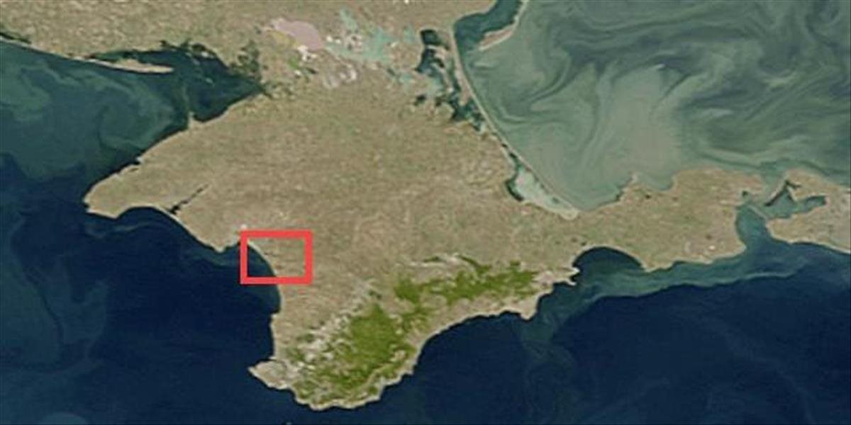 Ruská letecká základňa na Kryme je ťažko poškodená, ukazujú to aj družicové zábery