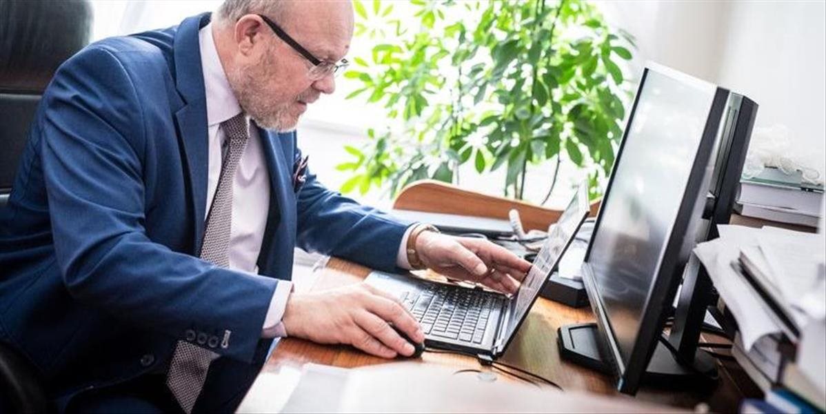 Teraz by sa očkovanie malo spustiť vo veľkom, vyhlásil minister zdravotníctva v Prahe