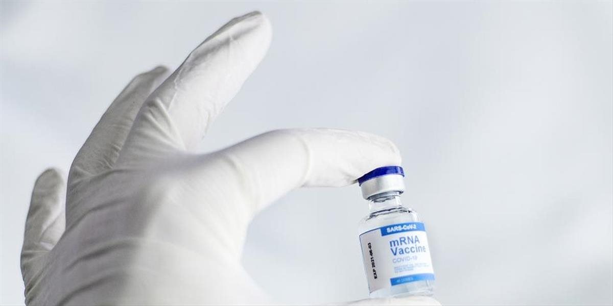 Prvé dodávky vakcín adaptované na omikron majú prísť tento týždeň