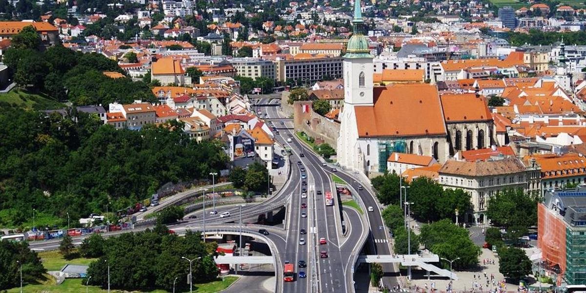 Doprava v Bratislave je na viacerých úsekoch spomalená