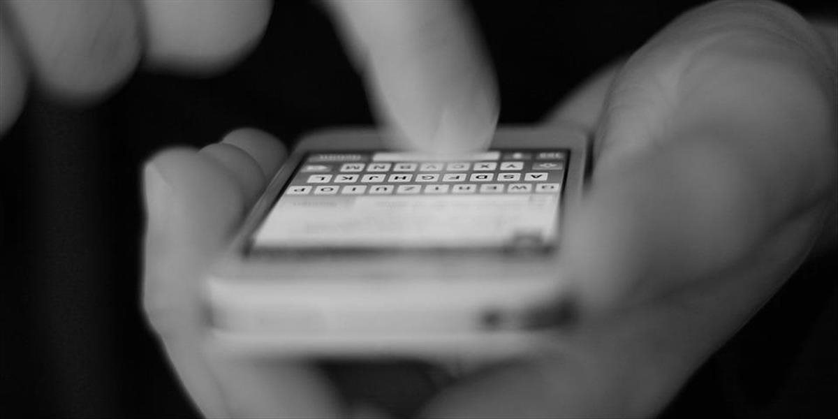 Polícia: Upozorňuje na podvodné SMS, ktoré vyzývajú k úhrade poplatkov za balík