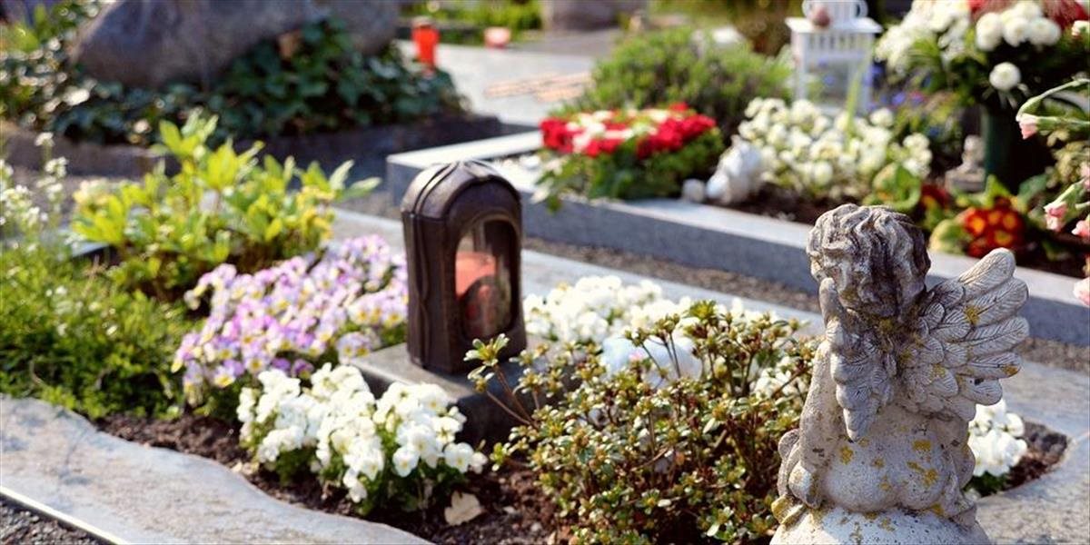 Cintoríny odporúčajú dekorácie z recyklovateľných materiálov