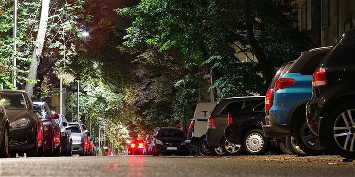 Parkovisko pri stanici v Prievidzi budú môcť obyvatelia využívať dlhšie