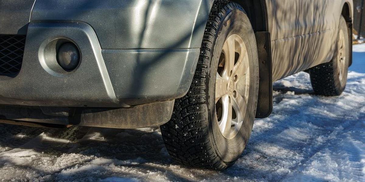 Pri zimnej údržbe auta nestačí prezutie pneumatík, upozorňuje odborník