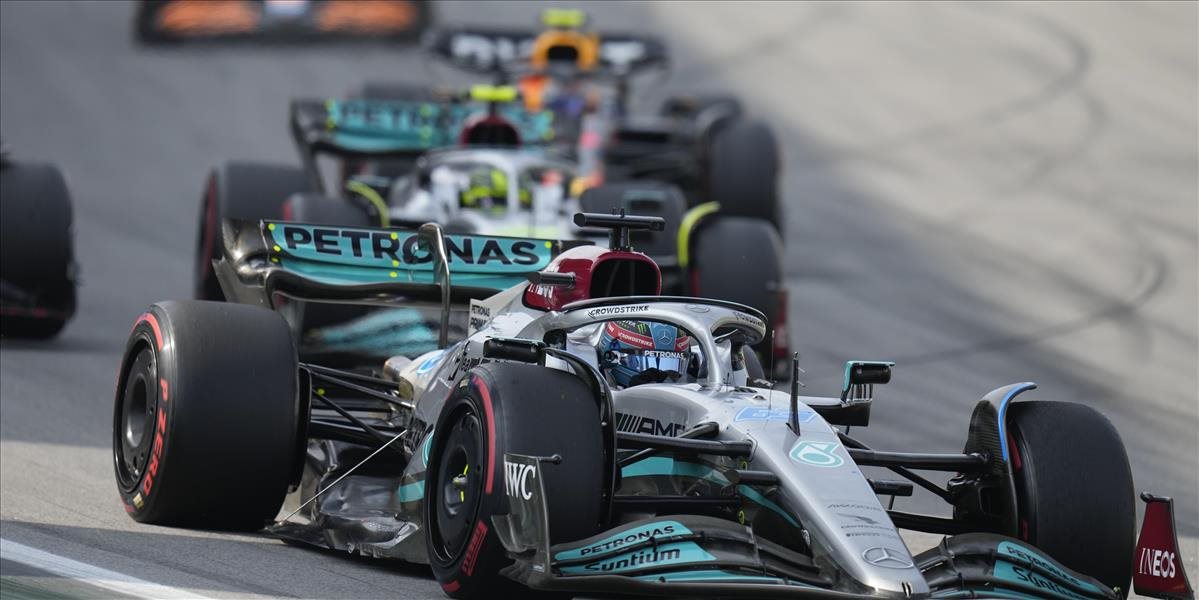 F1: Russell si pripísal prvý triumf v kariére, Verstappen odmietol pomôcť Perézovi