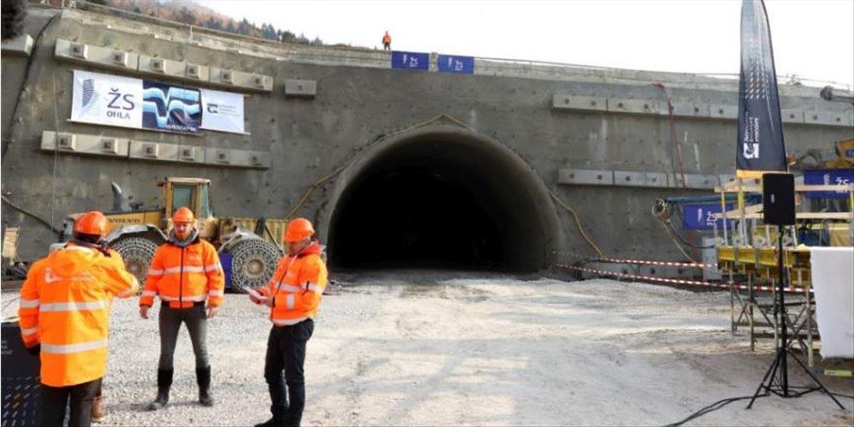 Pri Ružomberku prerazili diaľničný tunel Čebrať