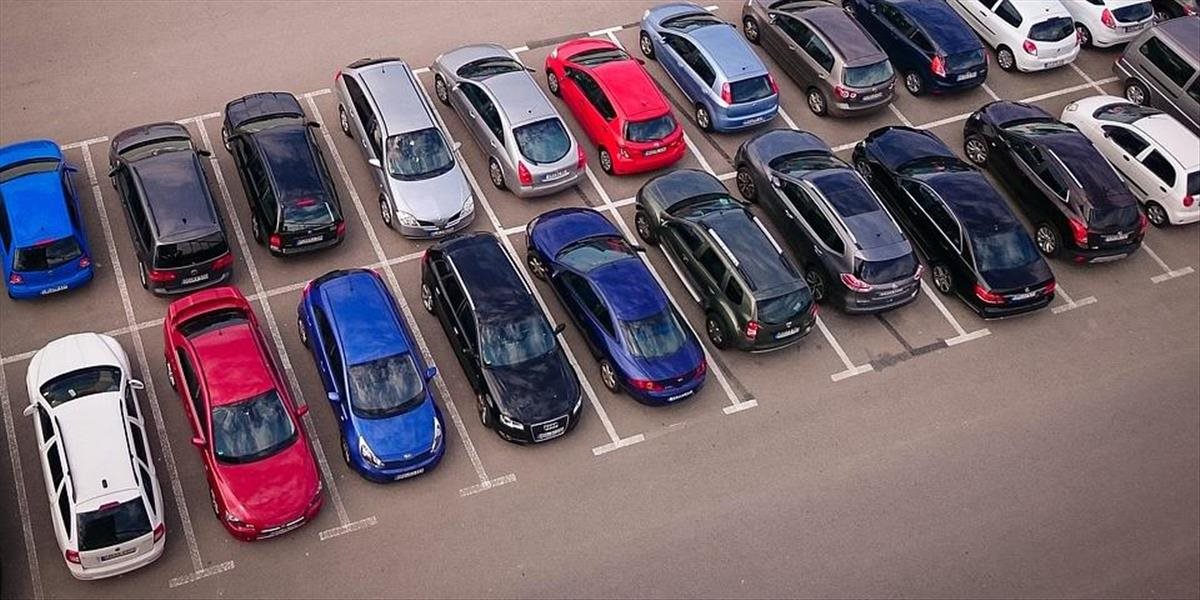 Petržalka sprísni pravidlá parkovania aj v ďalších jej štvrtiach