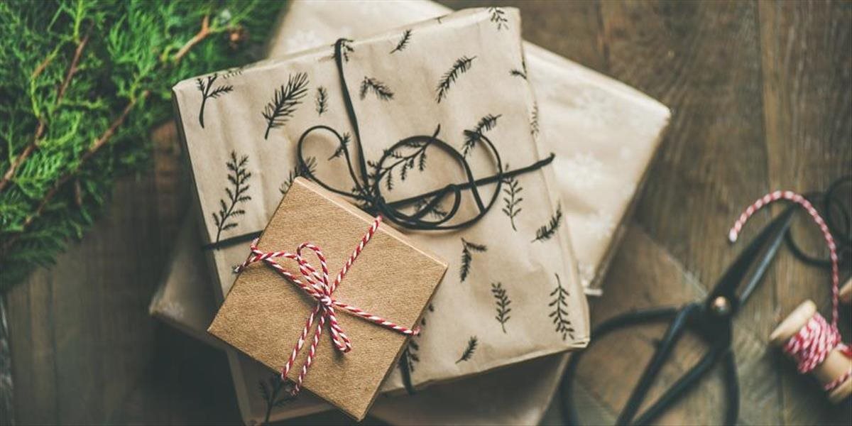 Väčšina Slovákov minie za vianočné darčeky menej než vlani