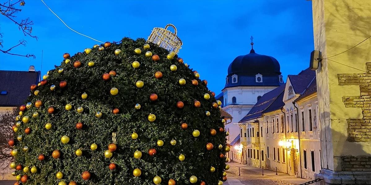 Stromček na námestí v Trnave sa rozžiari v piatok večer