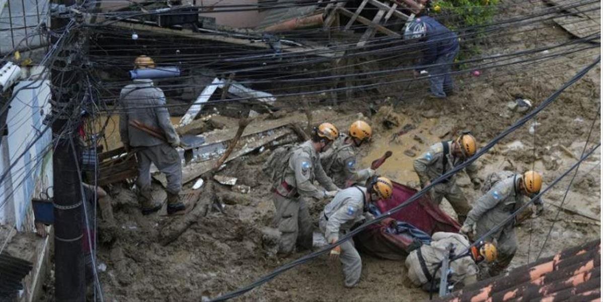 Pri zosuve pôdy neďaleko Kuala Lumpuru zahynulo najmenej 12 ľudí