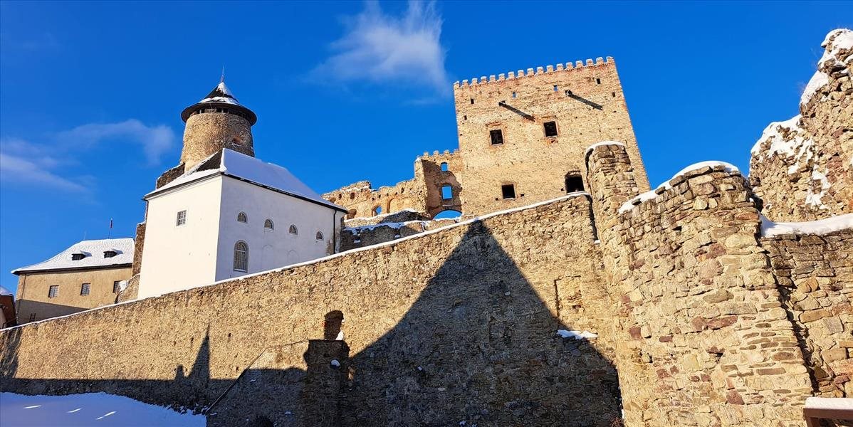 Na Ľubovnianskom hrade chystajú šľachtické Vianoce i hradnú sánkovačku