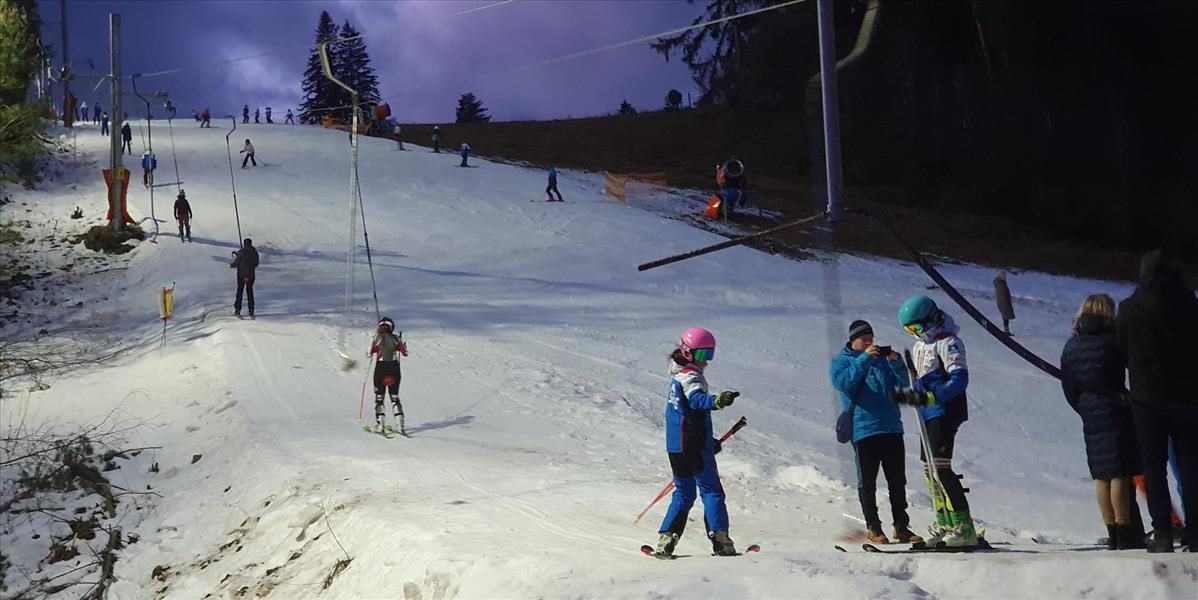 Obnovený lyžiarsky areál v Liptovskom Mikuláši spustili do prevádzky