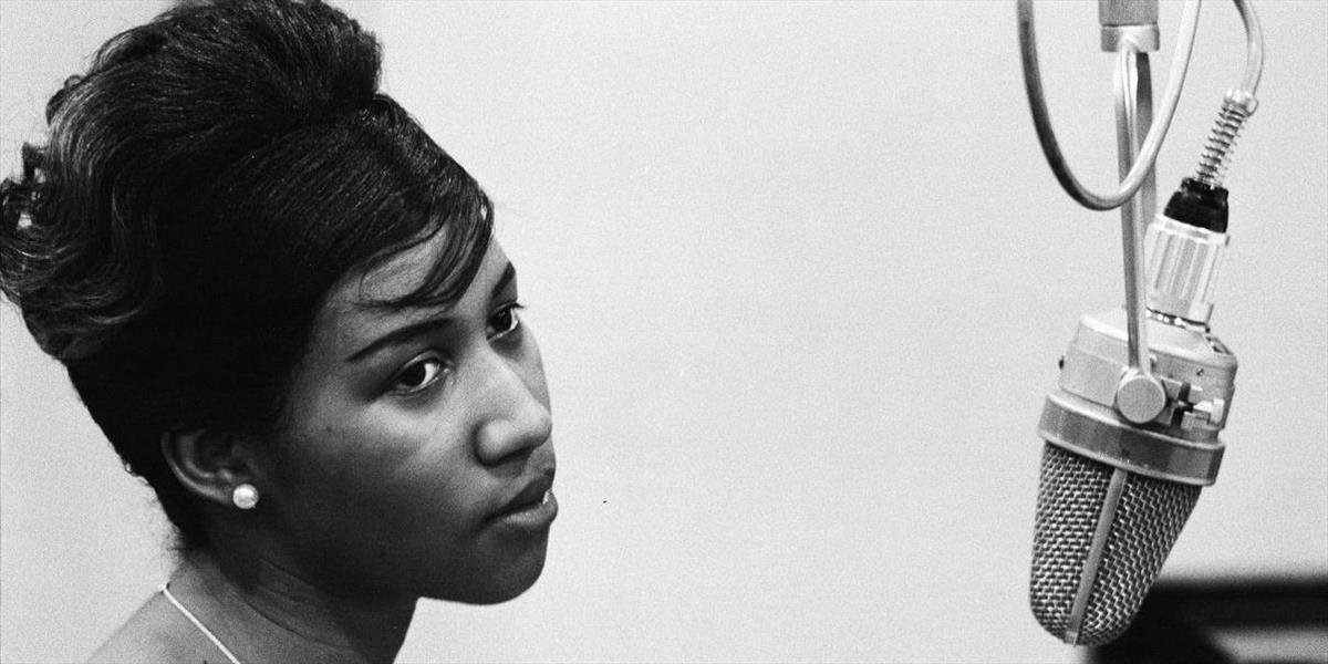 Kostol, v ktorom sa diali strašné veci, otec, ktorý kázal aj zvádzal a ona, čo spievala ako anjel. Aretha Franklin spievala, aby prežila