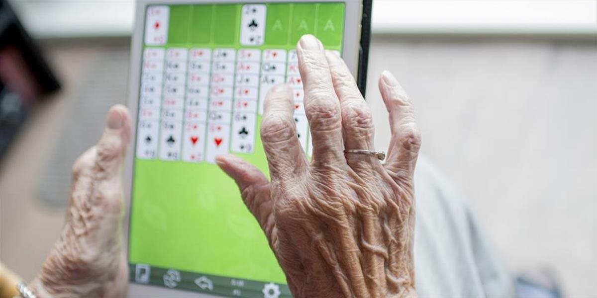 Mesto Bojnice spustilo službu pre osamelých seniorov, pomôže im s internetom