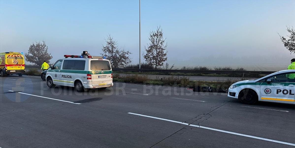 Polícia vyšetruje nehodu a úmrtie osoby v úseku Čunovo - Rajka