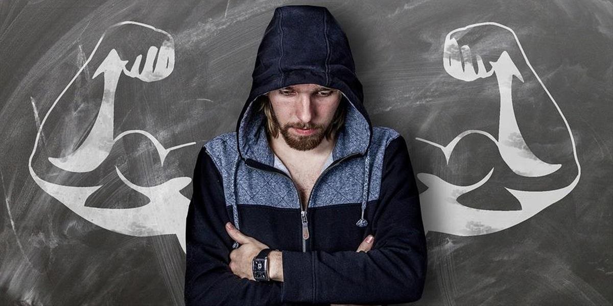 Jeho otec ho chcel zaškrtiť, mlátil ho hlava-nehlava. Prečítajte si rozhovor s nevidiacim mužom, ktorý sa dostal až na dno a teraz má odkaz pre nás všetkých!