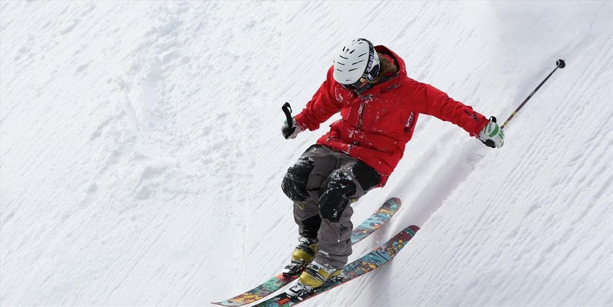 Príčinou zranení sú okrem pádov na ľade čoraz častejšie aj zrážky lyžiarov