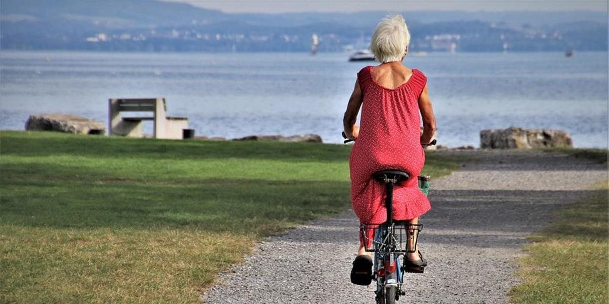 Dôchodcovia, žijúci v cudzine, musia do konca januára doručiť potvrdenie o žití