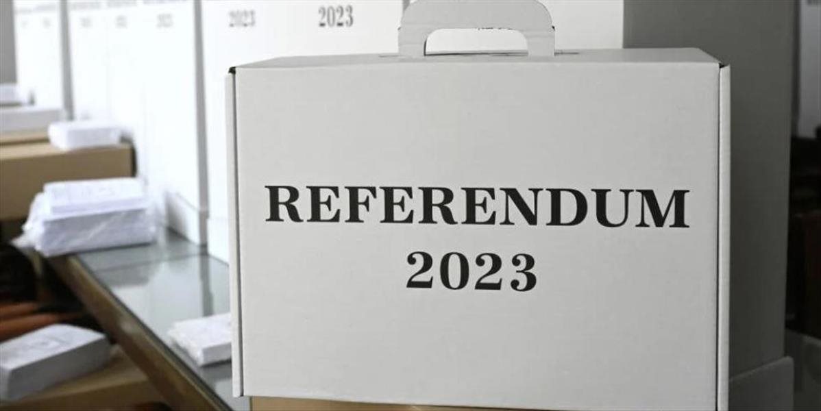 Voliči počas referenda krúžkujú jednu z možností áno-nie