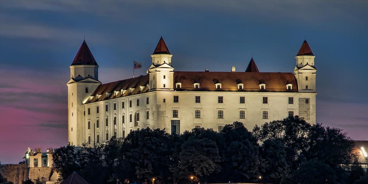 Pamiatku obetí holokaustu pripomenie i nasvietenie Bratislavského hradu