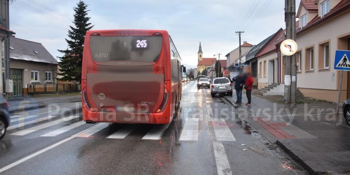 Autobus zrazil v Stupave na priechode pre chodcov seniorku