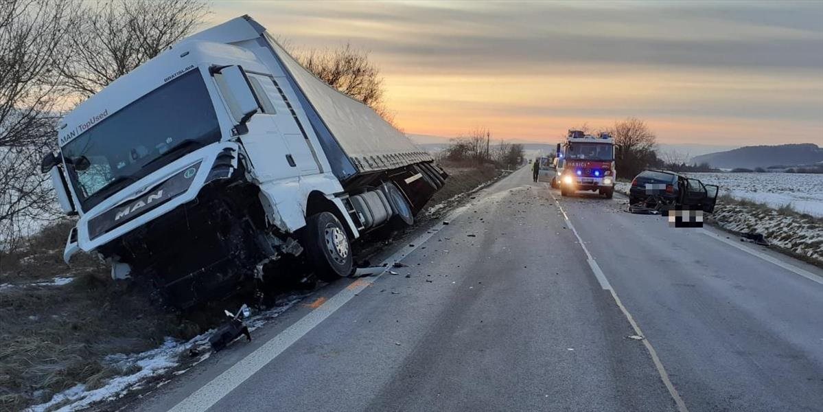 Dopravnú nehodu pri Dežericiach neprežil 57-ročný vodič osobného auta