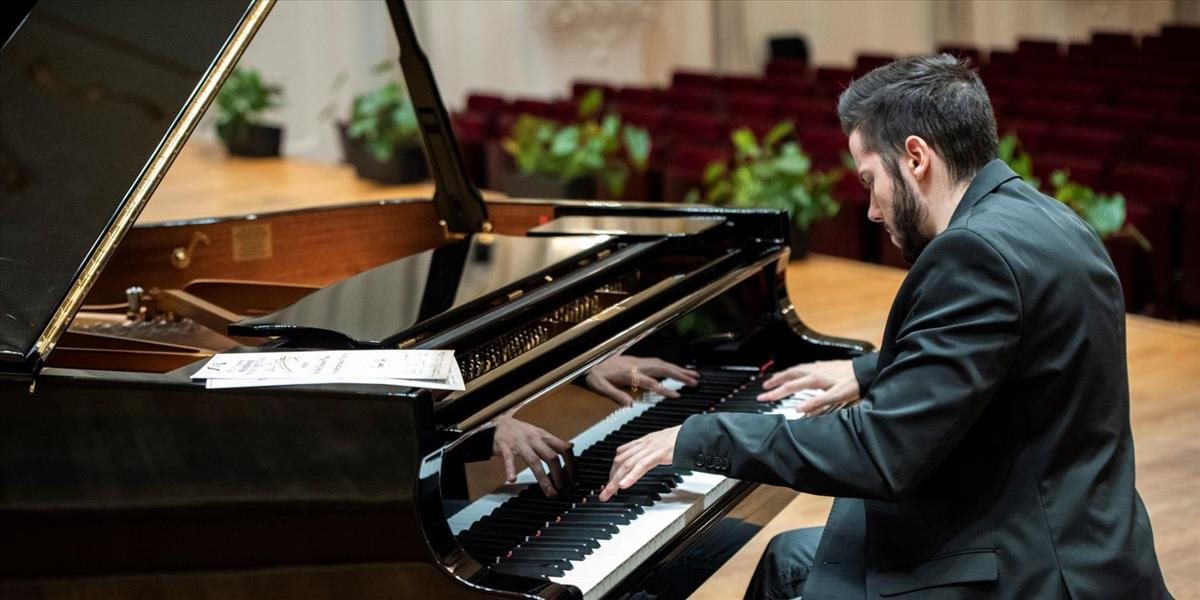 V Slovenskej filharmónii sa predstaví český klavírny virtuóz Robert Bílý