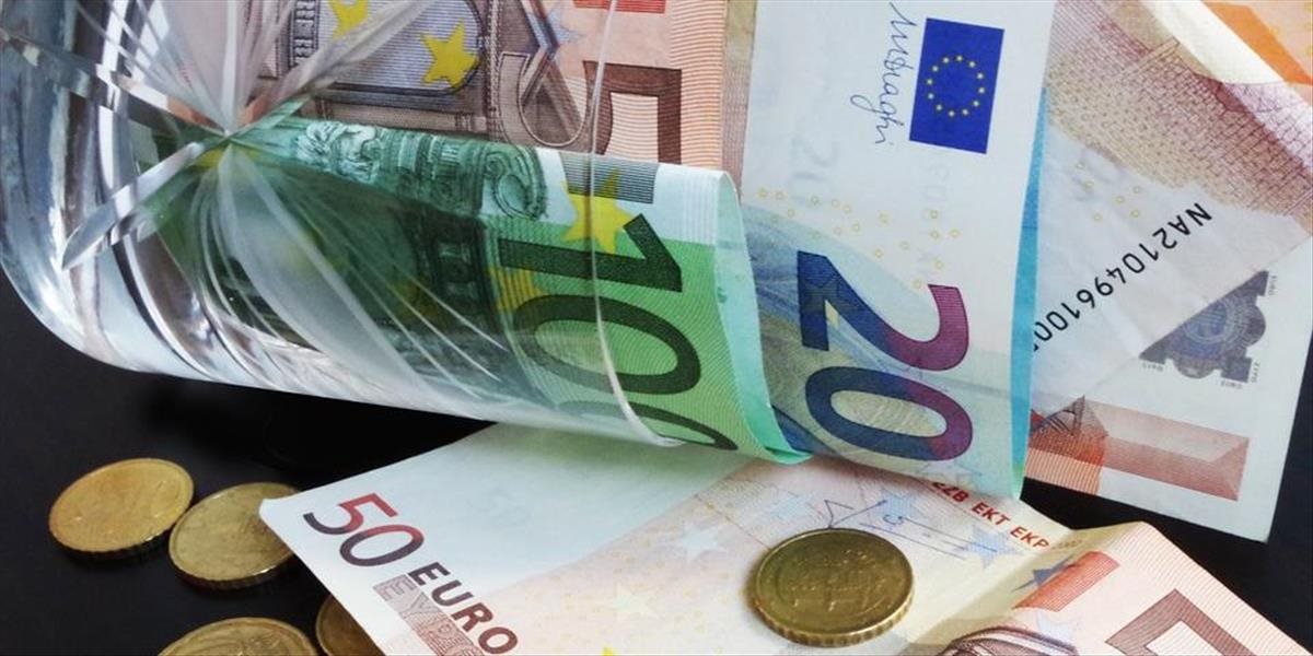 Seniorka z Brezna podvodníkom vyhodila z okna približne 15.000 eur