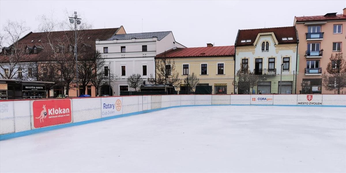 Mesto Zvolen pre počasie ukončilo prevádzku ľadovej plochy na námestí