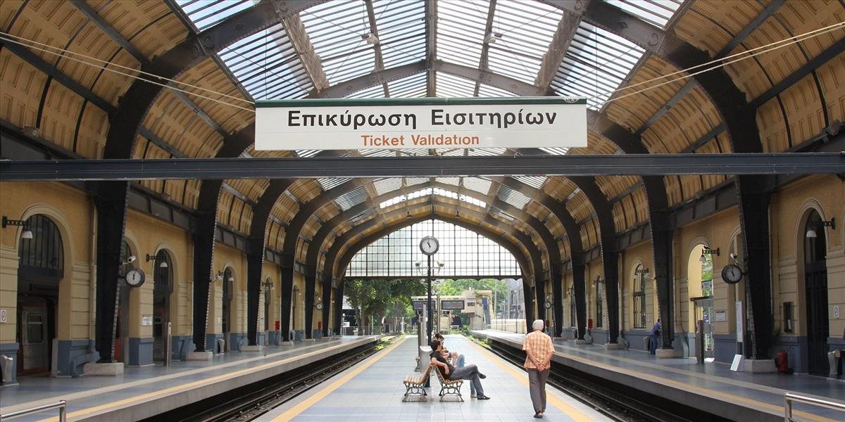 Grécka polícia podnikla raziu na železničnej stanici v Larise